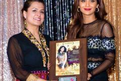 HKB-with-Shilpa-Shetty_Award_Women_s-Empowerment-Gala